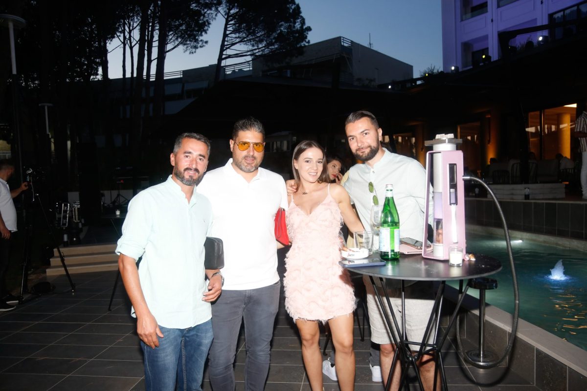 Guests at a luxury hotel poolside event with an Innovade shisha pipe as a curated amenity